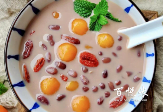 紅豆牛奶糯米丸子，營養(yǎng)豐富口感好，比奶茶店的還好吃，做法非常簡單